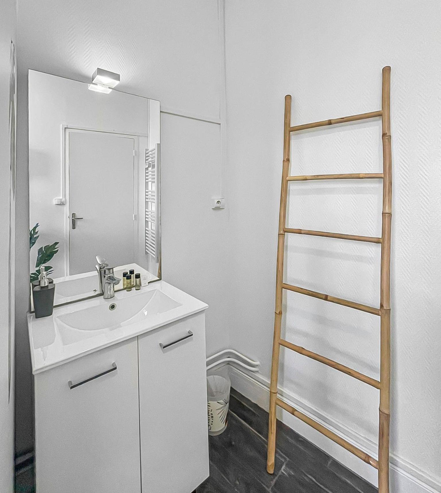 Balade A Montlucon Apartment Exterior photo